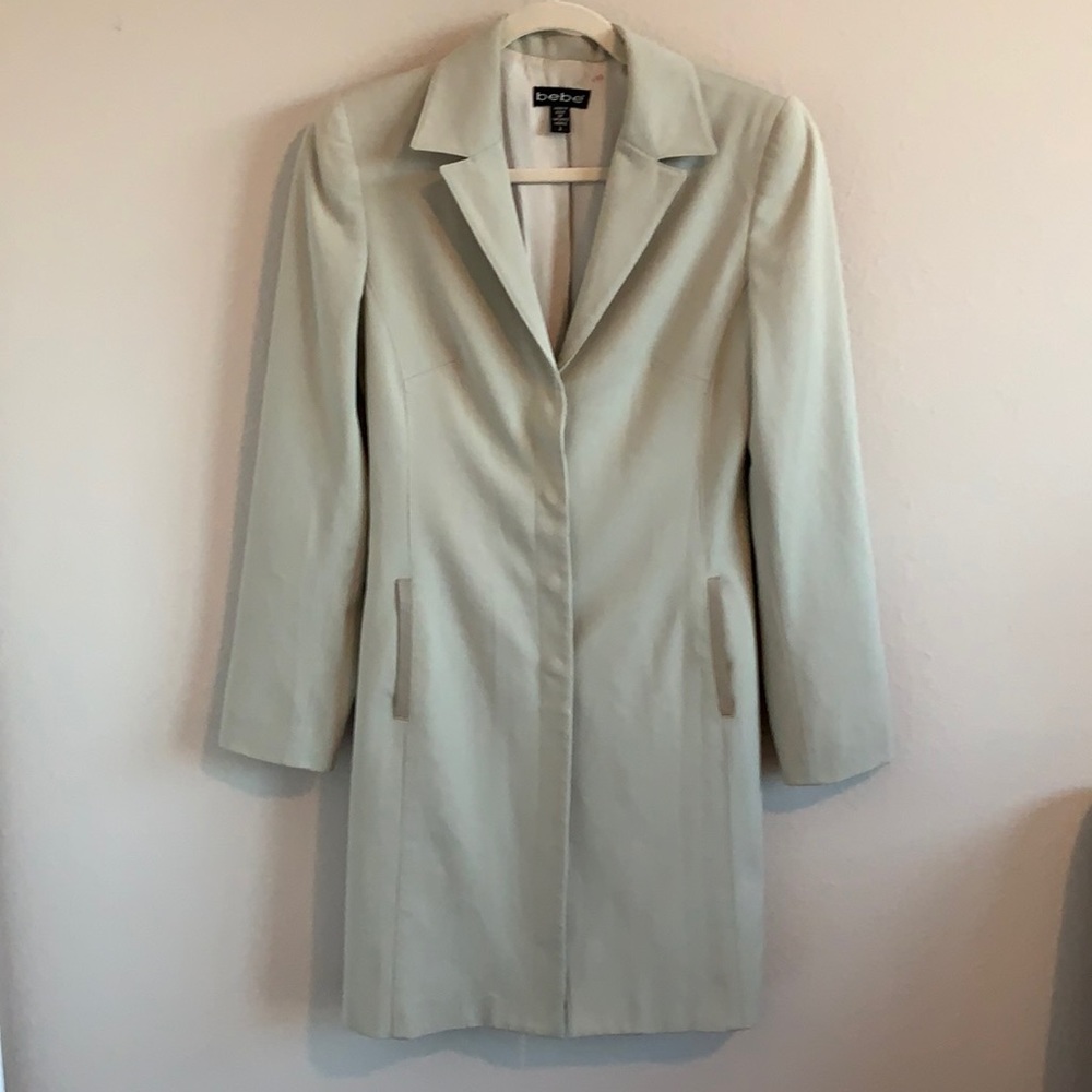 Bebe Long BEIGE DRESS JACKET Sz.2   Snap closures